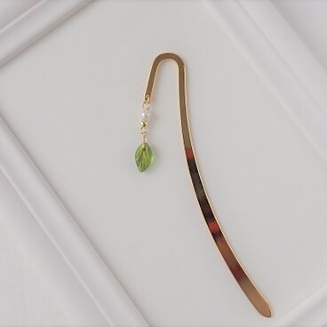 《５色から選べる》葉っぱビーズのブックマーカー