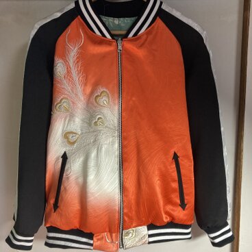 着物リメイクスカジャン　リバーシブル　振袖リメイク　和服リメイク　孔雀の羽の刺繍　横振り刺繍　レディース　M〜L