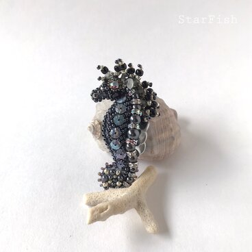 【タツノオトシゴ】海馬 Seahorse ビーズ刺繍 ブローチ(D14)