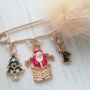 ミンクファーとクリスマスチャームのピンブローチ（Ｈ）