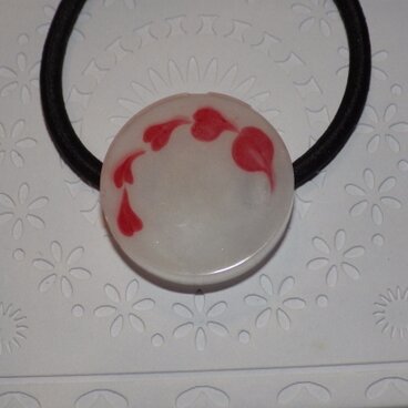 ハートの模様のUVレジンヘアゴム