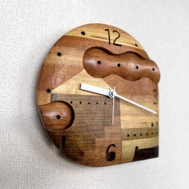 雲が住む街の時計