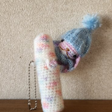 ちびウサ付き編みぐるみリップケース6