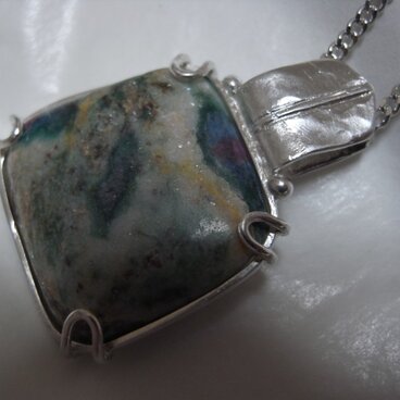 チェーン付きペンダント