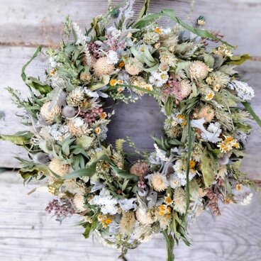 白い小花のリース