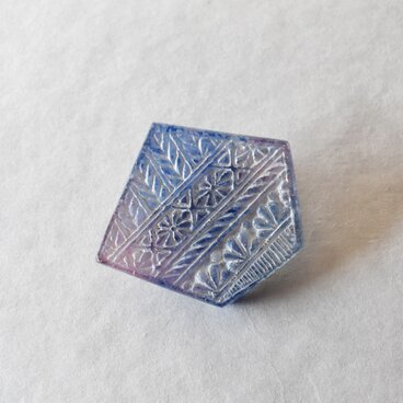 レリーフのカケラガラスブローチ