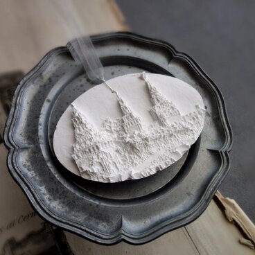 アロマストーン  ■ 壁にかけるタイプ オーナメント  ■  高い塔が3本並ぶ景色