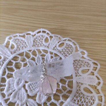 ローズクォーツ ペンダントトップ(ラフカット天然石)