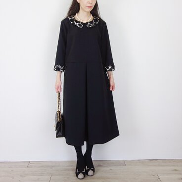 [予約販売] ブラックジョーゼットケミカルレースフラットカラーフロントタックワンピース