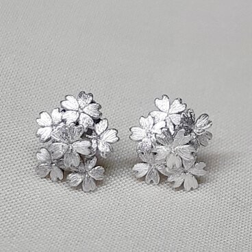 6輪の桜のピアス