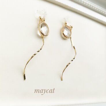 大きなクリスタルとウェーブメタル