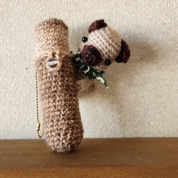 ちび犬付き編みぐるみリップケース1