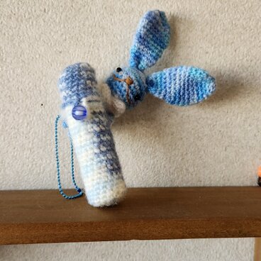 ちびウサ付き編みぐるみリップケース8