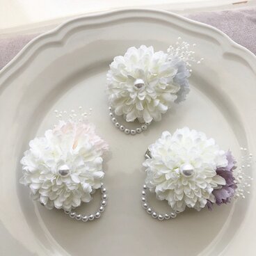 子ども　ミニコサージュ　３色