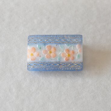 刺繍リボン風ガラスブローチ