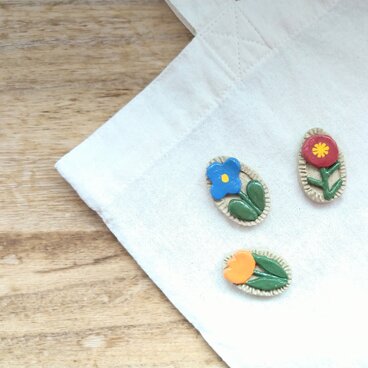 青い花　のブローチ