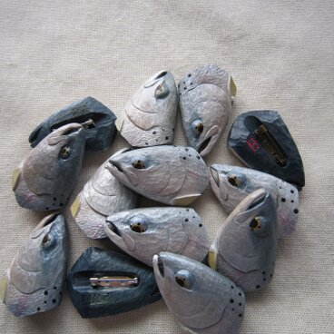 魚のブローチ（ヤマメ）