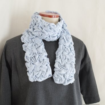 リネン刺繡のロングマフラー・light blue