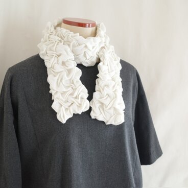 リネン刺繍のロングマフラー・of white