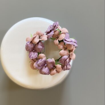 ビオラのリースコサージュ(藤色・ピンク)