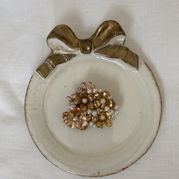 ブローチ