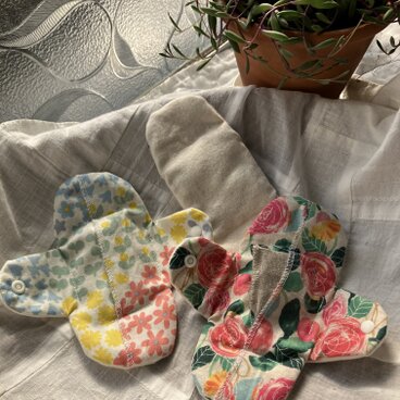 子宮を温めるナプキン（もぐさ袋付き）1セット