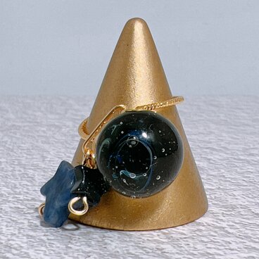 ガラスの星が揺れる宇宙リング