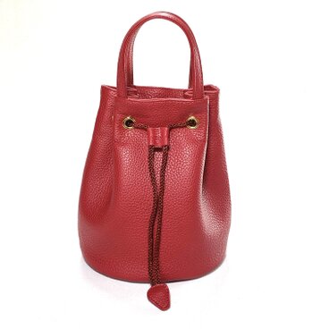 丸底の赤の革巾着