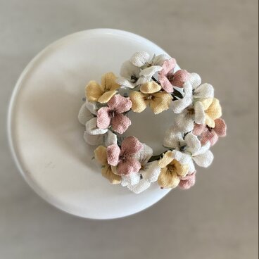 ビオラのリースコサージュ  ピンク