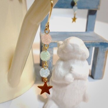 ポップなキャンディーとスターのピアス