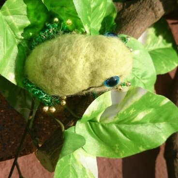 アマガエルのブローチ