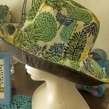 森のリバーシブル帽子