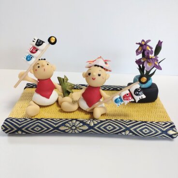 端午の節句　赤ちゃんと菖蒲