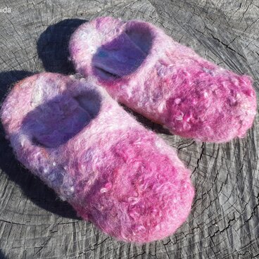 羊毛フェルトのルームシューズ　ピンク　（ウール・グラデーション・ピンク・天然素材）