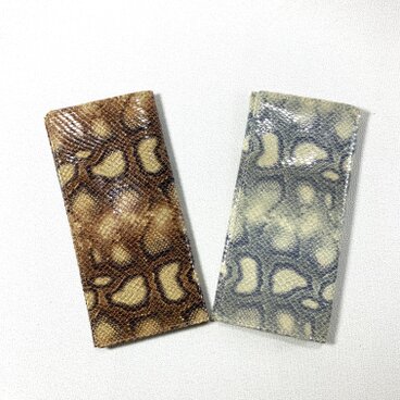 ヘビ柄プリント革の札入れ