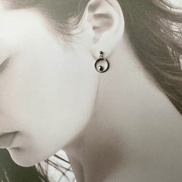 軽くて可愛らしいカジュアルピアス