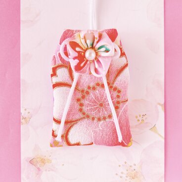 花時｜花のお守り袋（手縫い・つまみ細工／元巫女が仕立てる）