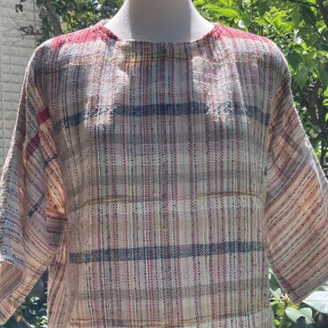 五分袖の手織りセーター