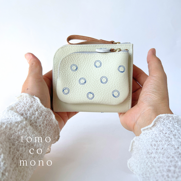 刺繍革財布『shuwa-shuwa』ホワイトクリーム×BLUE（牛革）"二つ折り革財布"