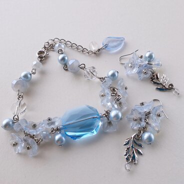 水色の花冠　ブレスレット＆ピアス（イヤリング）　スワロフスキー