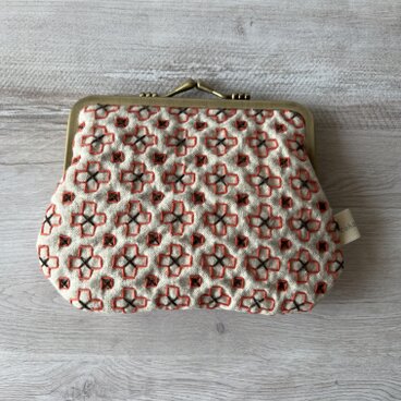 ✳︎刺し子がまぐち✳︎お花あかこげちゃ色