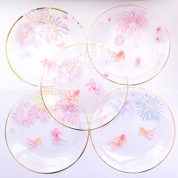 水面に映る花火と金魚のガラスプレート