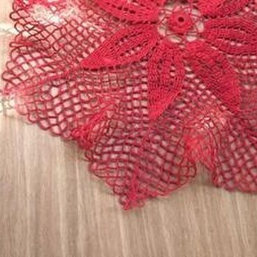 真っ赤な太陽のようなドイリー