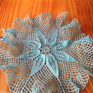 雨あがりの水たまりのようなドイリー