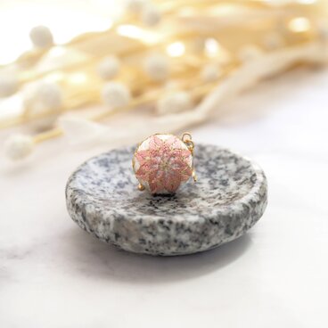 片耳手まりピアス　Einzeln[一粒] - 白 × ピンク -