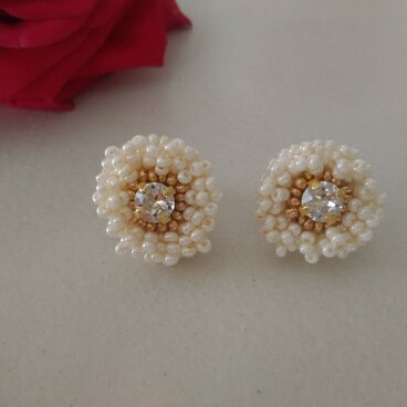 つぶつぶビーズのお花イヤリング