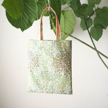 リバティ　ラミネートミニバッグ 　グリーン系パッチワーク