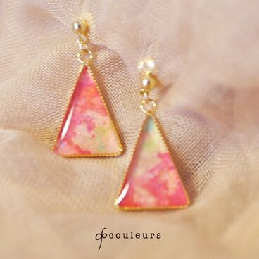 「出会い」いろどりさんかくピアス