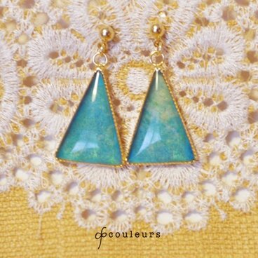 「しあわせの青いとり」いろどりさんかくピアス