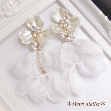 大ぶりパールホワイトフラワー＊シフォンウェディングピアス